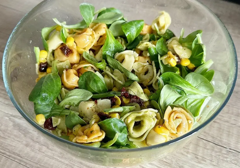 Jakie tortellini do sałatki wybrać, by zaskoczyć smakiem?