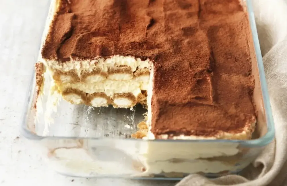 Tiramisu ile w lodówce - jak długo przechować, by nie zepsuło się?