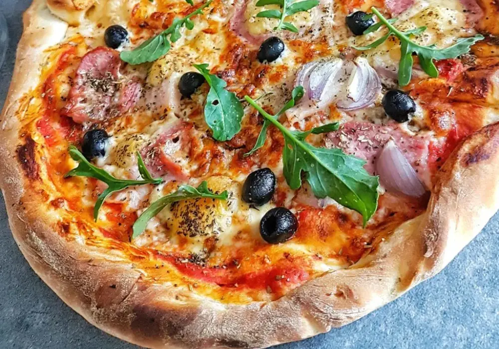 Pizza ser na wierzch czy pod spód? Odkryj najlepsze opcje dla smaku