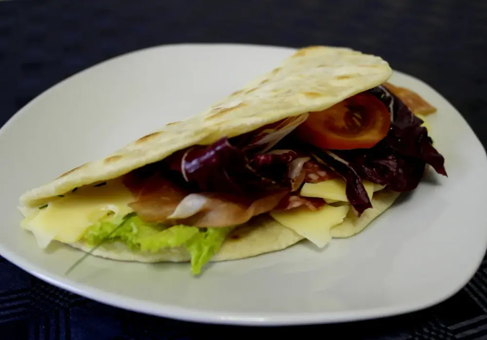 Piadina - włoski placek idealny? Przepis, sekrety i triki