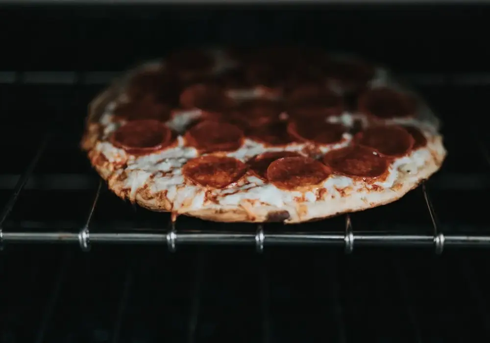 Na ile wstawic pizze do piekarnika, aby uniknąć zakalca?