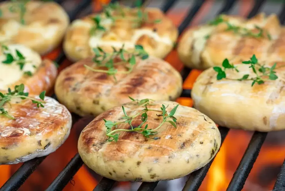 Halloumi z grilla – idealny ser, zero błędów. Sprawdź!