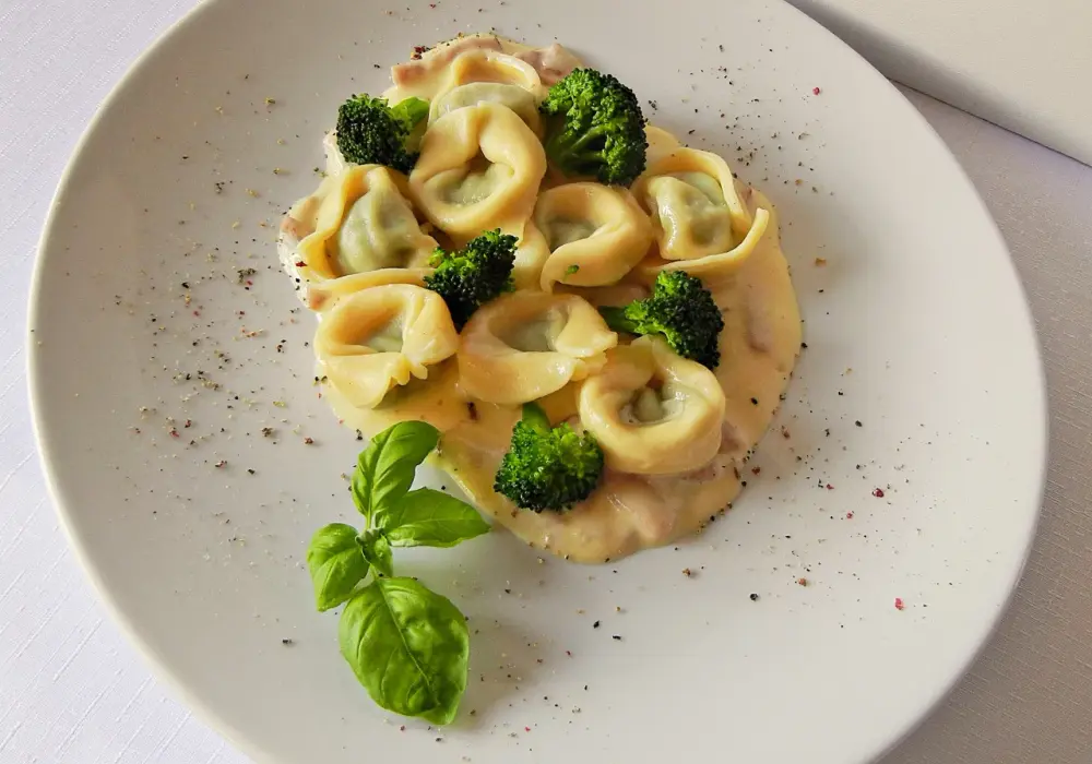 Jak szybko gotować tortellini Biedronka i co do nich podać