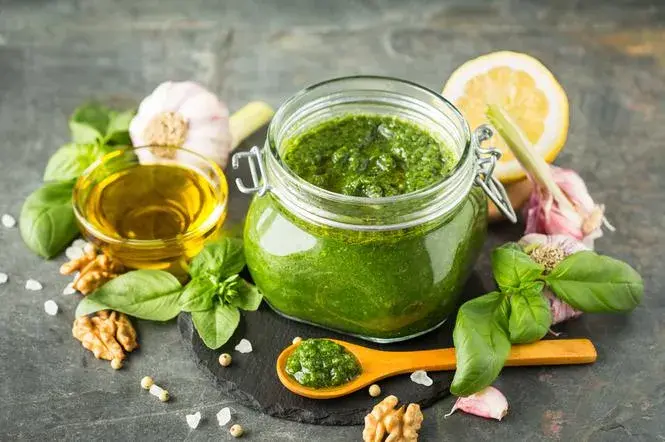 Czy pesto można jeść na zimno? Odkryj jego smak i zastosowanie