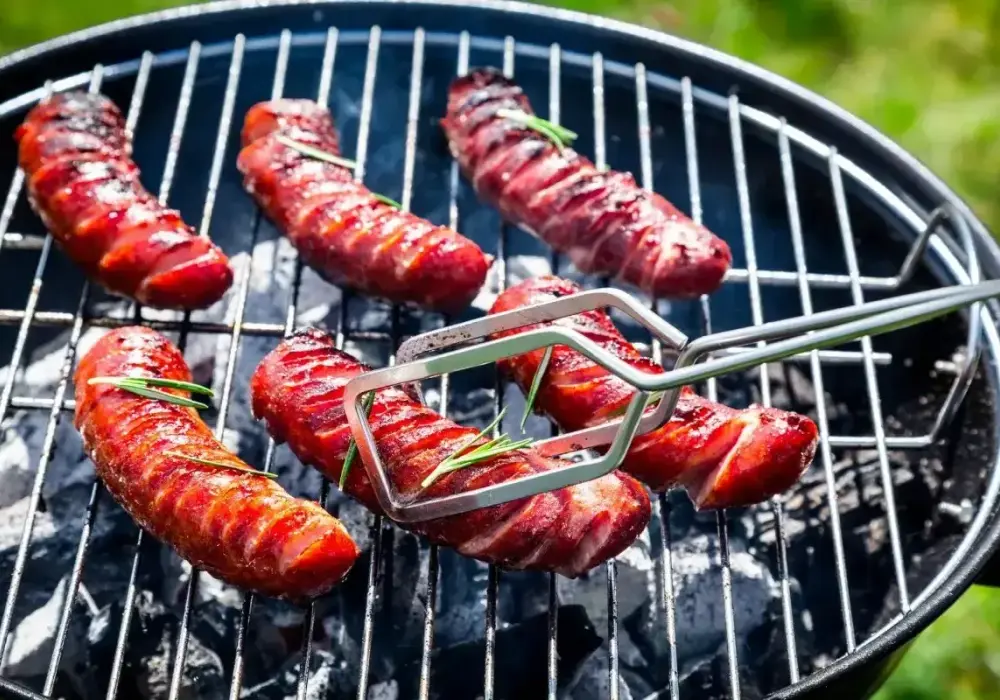 Kiełbasa na grilla - Jak wybrać i grillować bez błędów?
