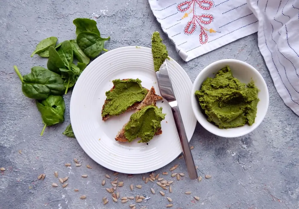Pesto szpinakowe - przepis, który pokochasz. Zrób je sam!