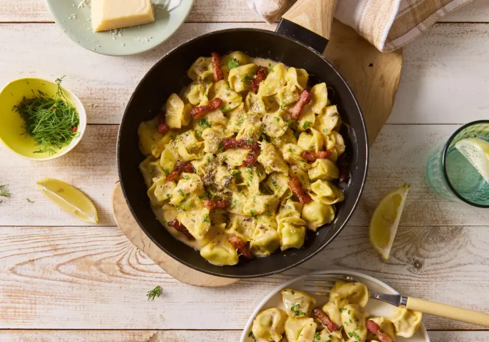 Tortellini z mięsem z czym jeść? Odkryj pyszne sosy i dodatki