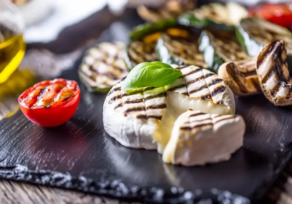 Grillowany camembert - Jak zrobić idealny, kremowy ser?
