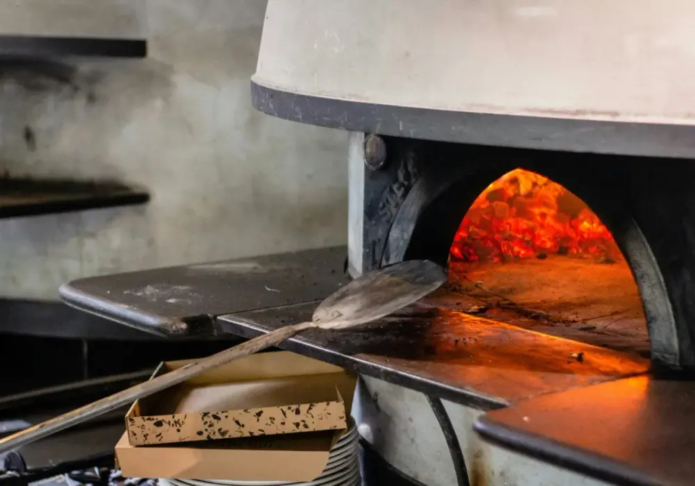 W jakiej temperaturze piec pizzę i ile czasu, by uniknąć błędów?