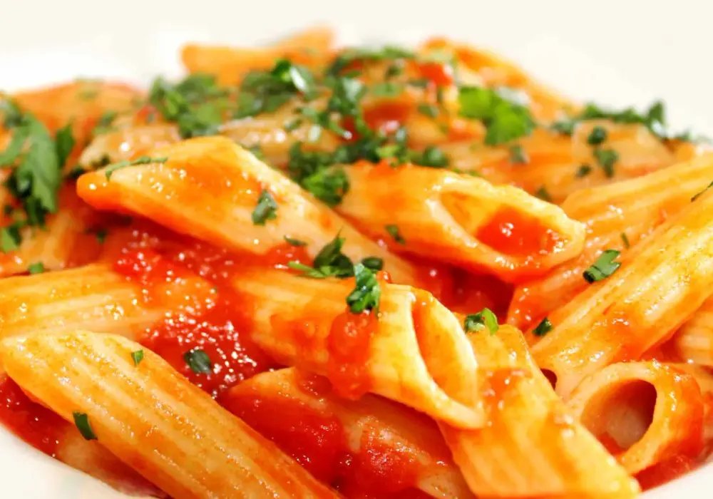 Penne al arrabbiata: prosty przepis na pikantny makaron, który zachwyca
