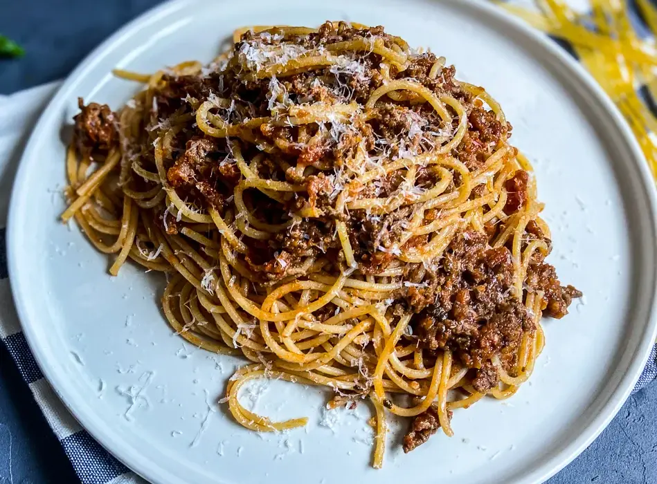 Spaghetti alla ragu - autentyczny przepis i sekrety smaku