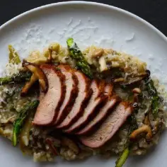 Z czym podawać risotto grzybowe, aby zaskoczyć gości smakiem?