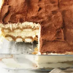 Tiramisu ile w lodówce - jak długo przechować, by nie zepsuło się?