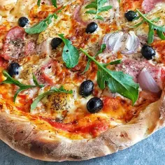 Pizza ser na wierzch czy pod spód? Odkryj najlepsze opcje dla smaku