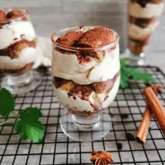 Jak zrobić tiramisu w pucharkach - prosty przepis na pyszny deser