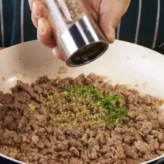 Ile smażyć mięso na spaghetti, aby uzyskać idealny smak i teksturę