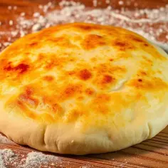 Czy ciasto na pizzę można zrobić dzień wcześniej, aby uzyskać lepszy smak?