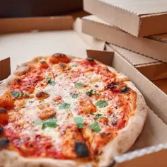 Ile kawałków ma pizza 32 cm? Poznaj najlepsze opcje krojenia