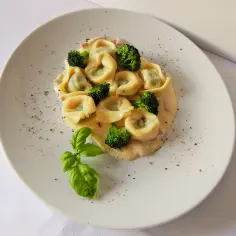 Jak szybko gotować tortellini Biedronka i co do nich podać