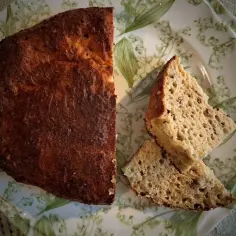 Chleb keto przepis: puszysty bochenek z chrupiącą skórką i miękkim wnętrzem, idealny na śniadanie.