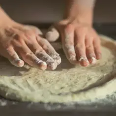 Jak uratować twarde ciasto na pizzę i cieszyć się idealnym smakiem