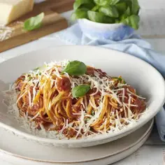 Spaghetti napolitana: tradycyjny przepis i różnice z wersją japońską