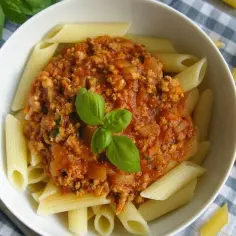 Makaron penne z sosem bolognese - prosty przepis, który zachwyca smakiem