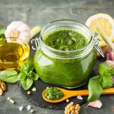 Czy pesto można jeść na zimno? Odkryj jego smak i zastosowanie