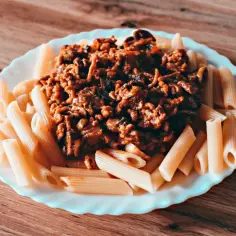 Penne z mięsem mielonym - łatwy przepis na pyszne danie na obiad