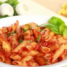 Szybkie i proste penne z tuńczykiem i pomidorami na obiad
