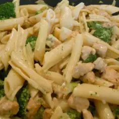 Makaron penne w sosie śmietanowym – szybki przepis na pyszny obiad