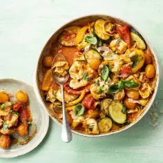 Z czym zrobić tortellini? Odkryj pyszne sosy i przepisy na dania