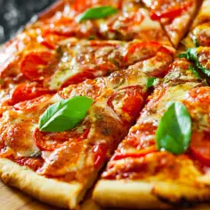 Kto wymyślił pizzę? Fascynująca historia i tajemnice jej powstania