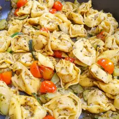 Prosty sposób na tortellini z Biedronki - jak szybko przygotować?