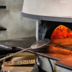 W jakiej temperaturze piec pizzę i ile czasu, by uniknąć błędów?