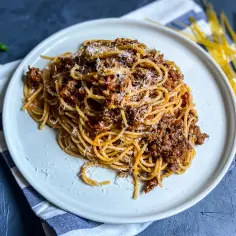 Spaghetti alla ragu - autentyczny przepis i sekrety smaku