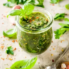 Czy pesto można zamrozić? Odkryj skuteczne metody przechowywania