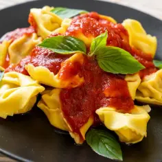 Co to jest tortellini? Odkryj sekrety tego włoskiego przysmaku