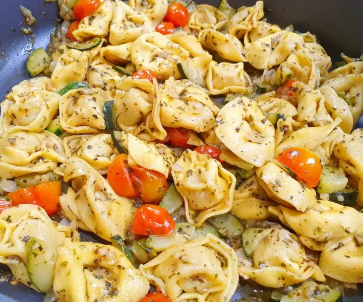 Prosty sposób na tortellini z Biedronki - jak szybko przygotować?