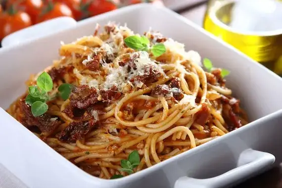 Zdjęcie Jakie mięso na spaghetti? Odkryj najlepsze opcje i przepisy