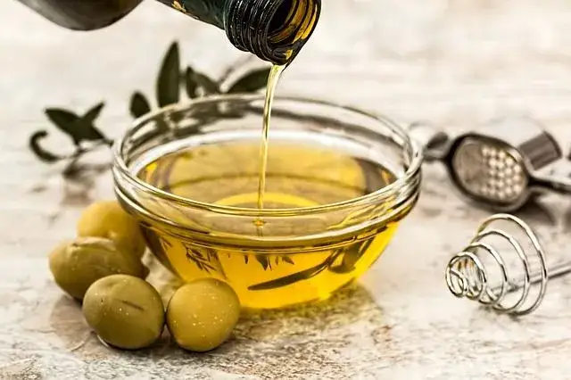 Zdjęcie Czy oliwa z oliwek podnosi cholesterol? Odkryj prawdę o jej wpływie