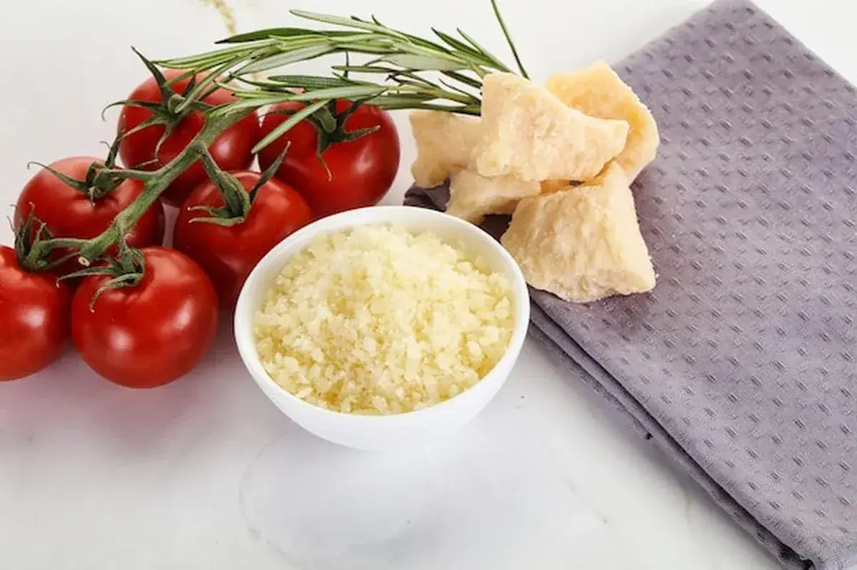 Zdjęcie Czy można jeść parmezan w ciąży? Bezpieczne opcje dla przyszłych mam