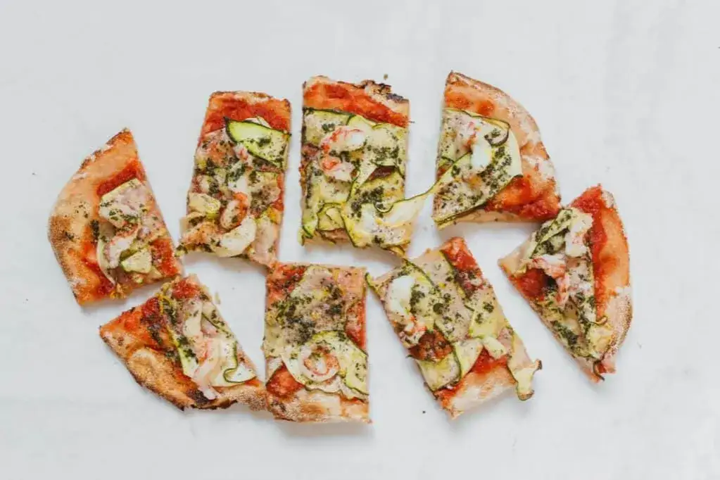 Zdjęcie Ile kalorii ma jeden kawałek pizzy? Zaskakujące wartości, które musisz znać