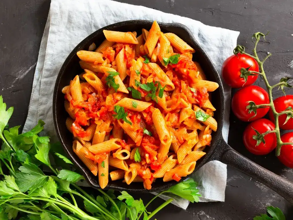 Zdjęcie Penne al arrabbiata: prosty przepis na pikantny makaron, który zachwyca