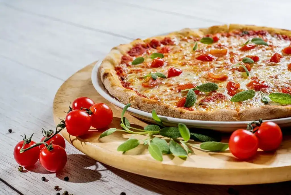 Zdjęcie Ile kalorii ma średnia pizza? Zaskakujące różnice w kaloryczności