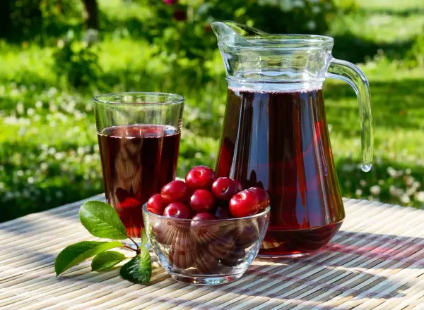 Kompot wiśniowy - idealny przepis. Jak go zrobić?