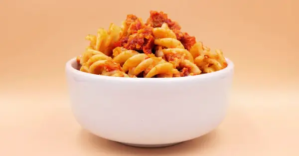 Makaron z pesto i suszonymi pomidorami - idealny przepis