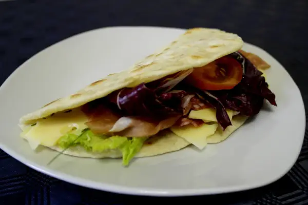 Piadina - włoski placek idealny? Przepis, sekrety i triki
