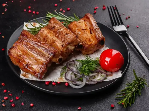 Żeberka z grilla - Jak zrobić miękkie i soczyste?
