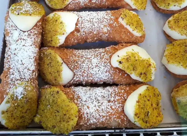 Cannoli - Jak zrobić idealne sycylijskie rurki?